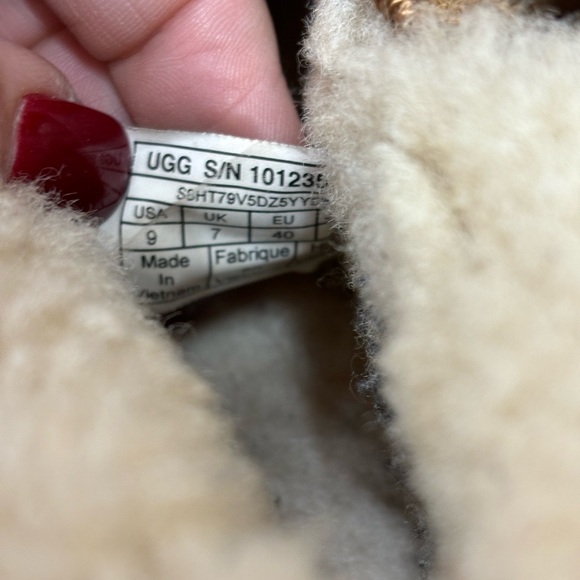 UGG Women's Mckay Chestnut Classic Bootie Size 9 - Picture 3 of 4